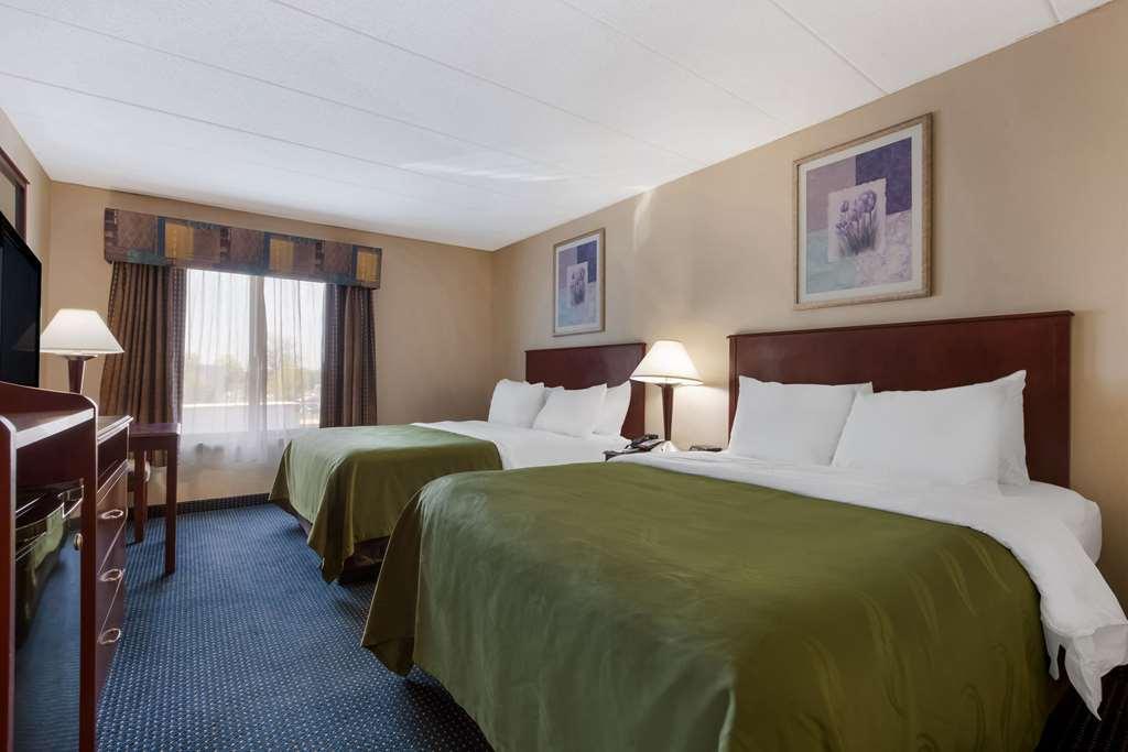 Quality Inn Near Princeton Lawrence Room photo